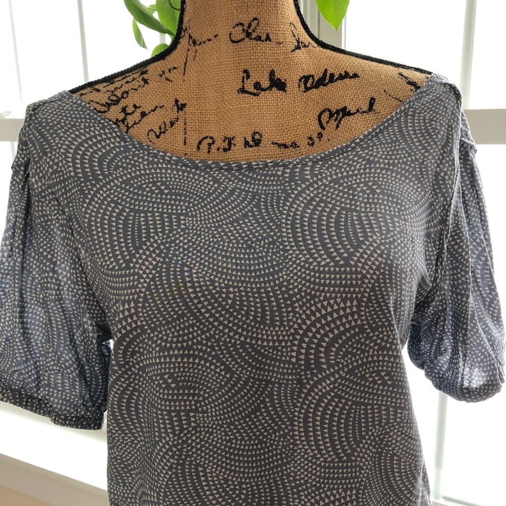 Gap shirt
